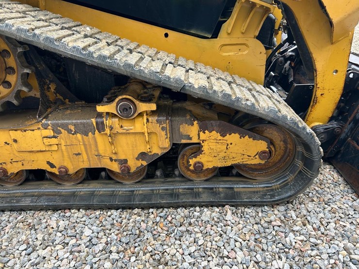 2015-caterpillar-249d-image-16