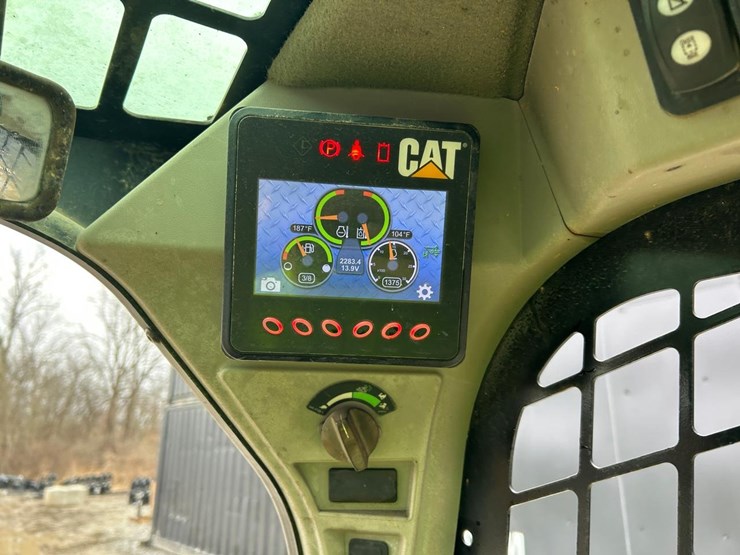 2015-caterpillar-249d-image-22