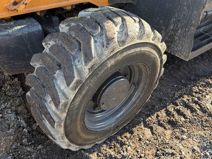 2019-case-580sn-image-8