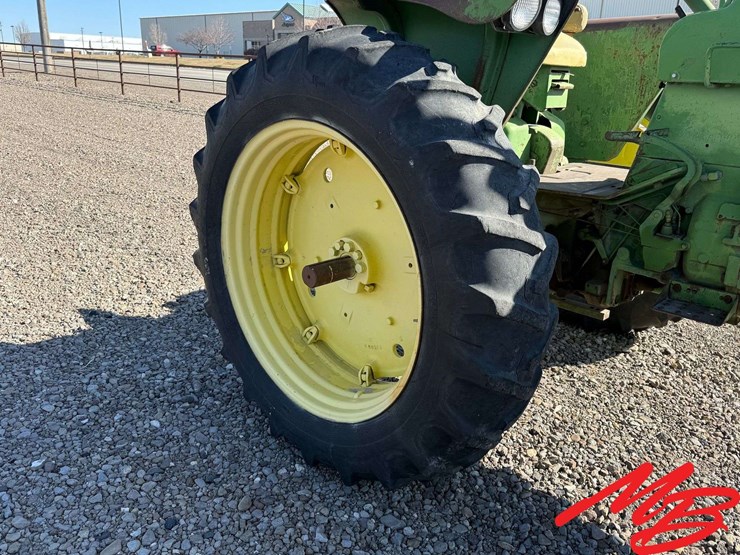 john-deere-3010-image-8