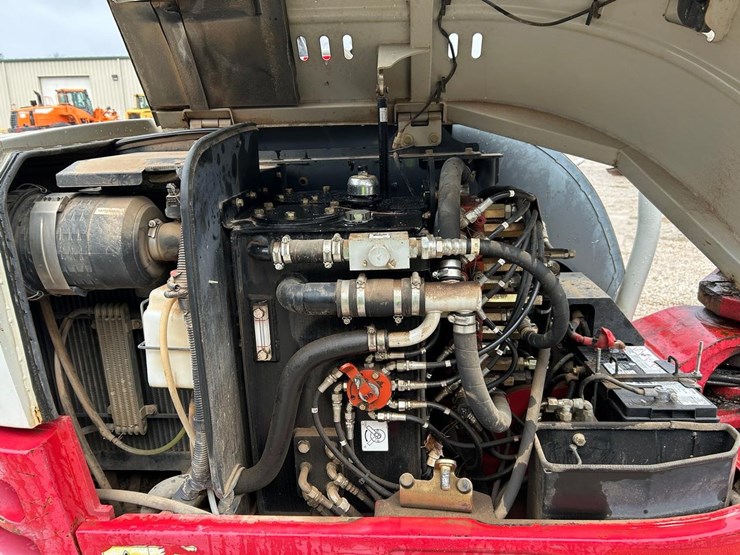 2015-takeuchi-tb260-image-15