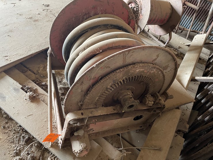 #6066-•-(2)-hydraulic-hose-reels-image-3