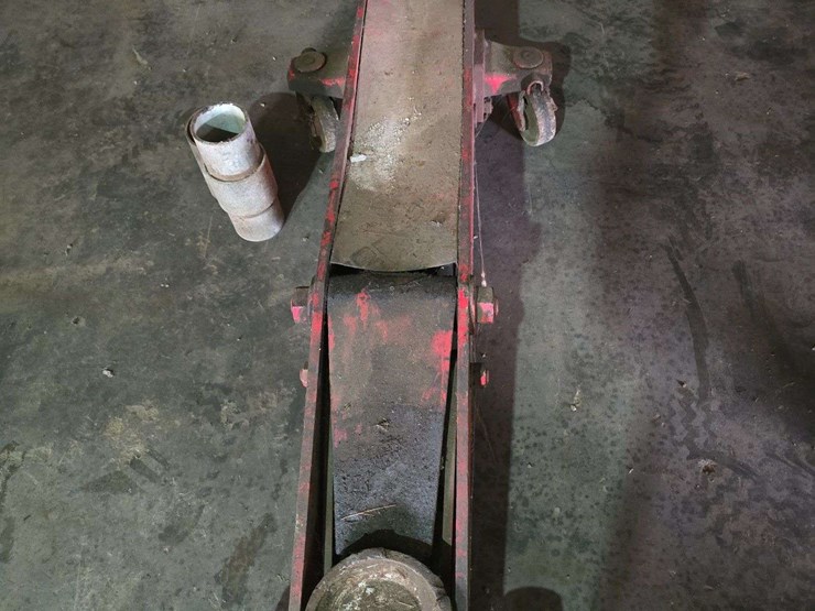 large-heavy-duty-floor-jack-image-2