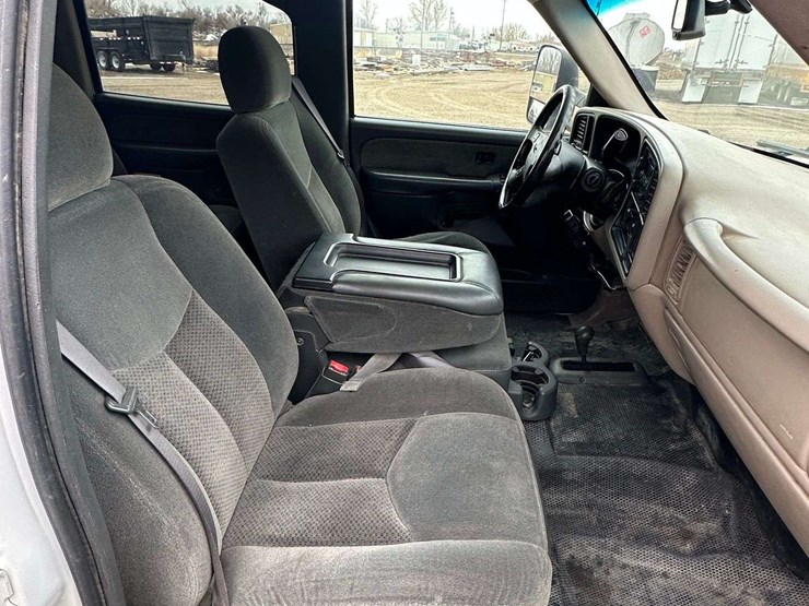 2007-gmc-3500-image-40