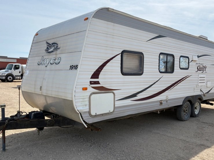 2014-jayco-jayfeather-travel-trailer-image-1