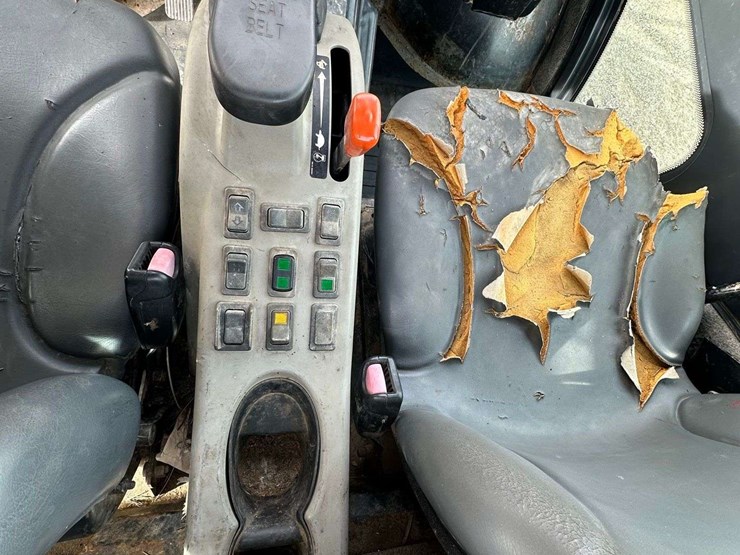 2005-bobcat-toolcat-5600-image-13