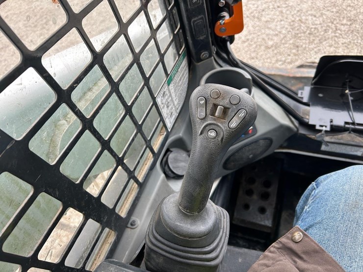 2023-bobcat-t870-image-24