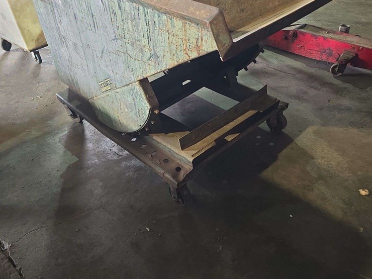 jesco-1-yard-med.-hd-4000lb-self-dumping-hopper-image-3