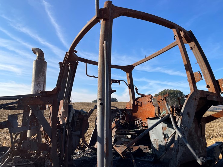 new-holland-t8030-image-19