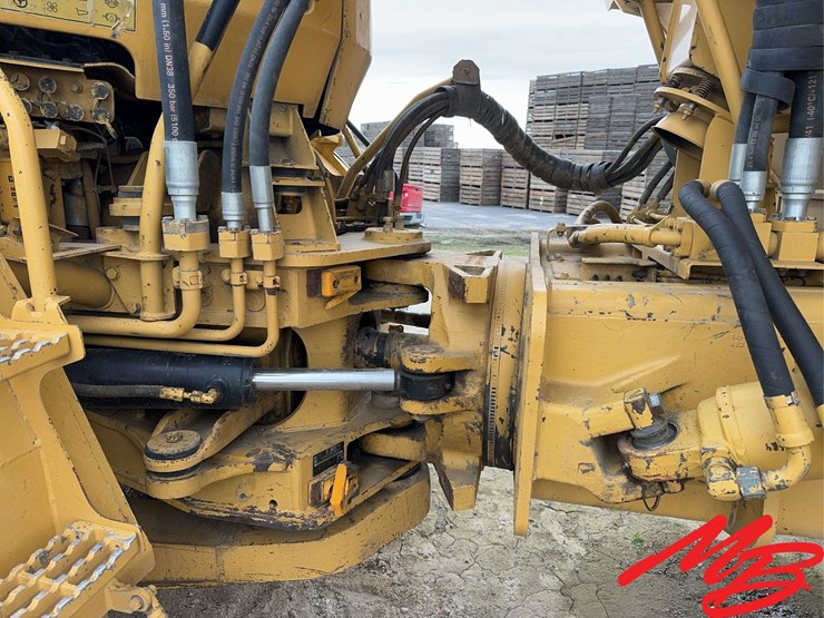 caterpillar-740-image-12