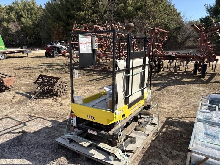 utx-scissor-lift-for-utvs-image-1