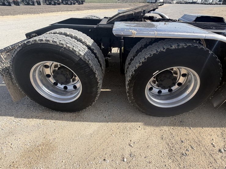 2010-mack-cxu-tri-axle-image-16