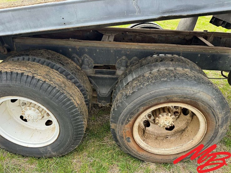 peterbilt-362-image-7