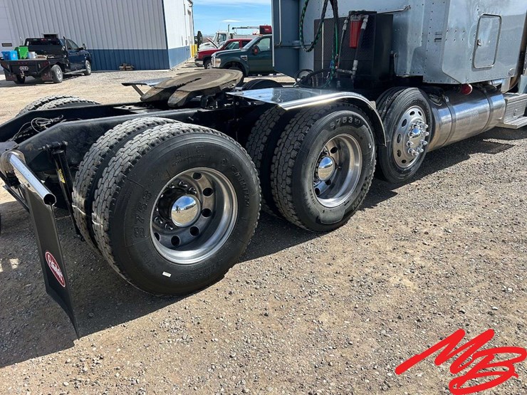 2007-peterbilt-379-image-9