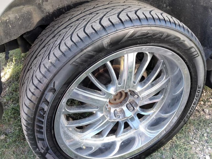 2003-chevrolet-suburban-image-8