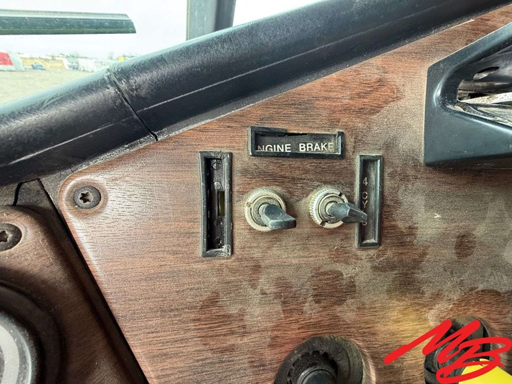 1993-caterpillar-10-image-26