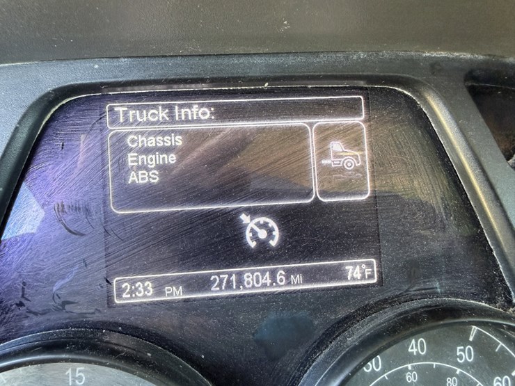 2018-peterbilt-567-image-17