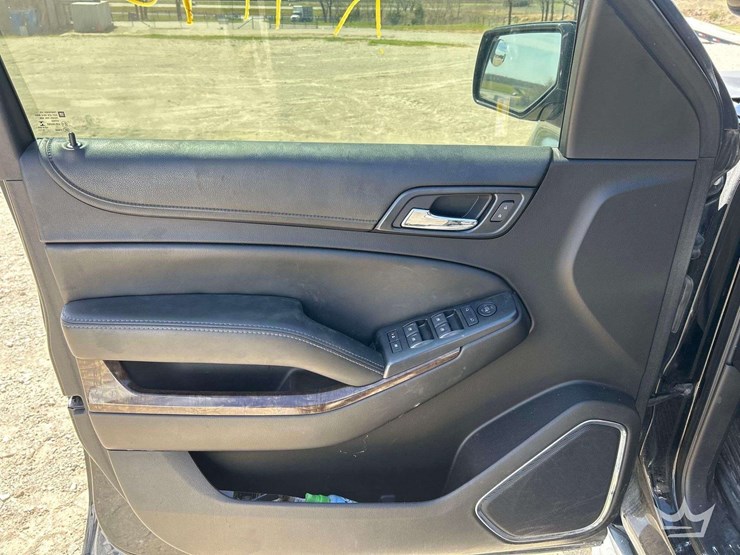 2017-chevrolet-tahoe-image-12