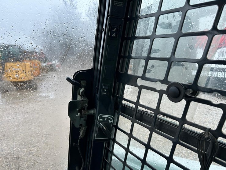 2022-bobcat-t770-image-22