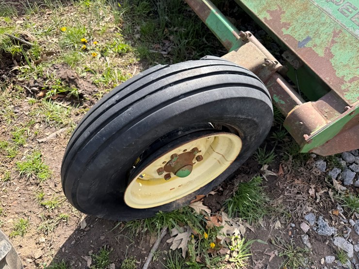 john-deere-220-image-13