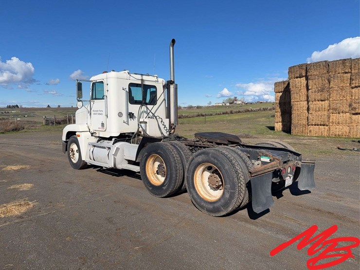 1997-freightliner-fld120-image-3