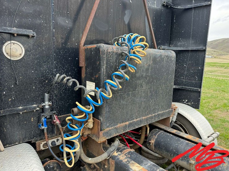 1990-freightliner-fld120-image-14