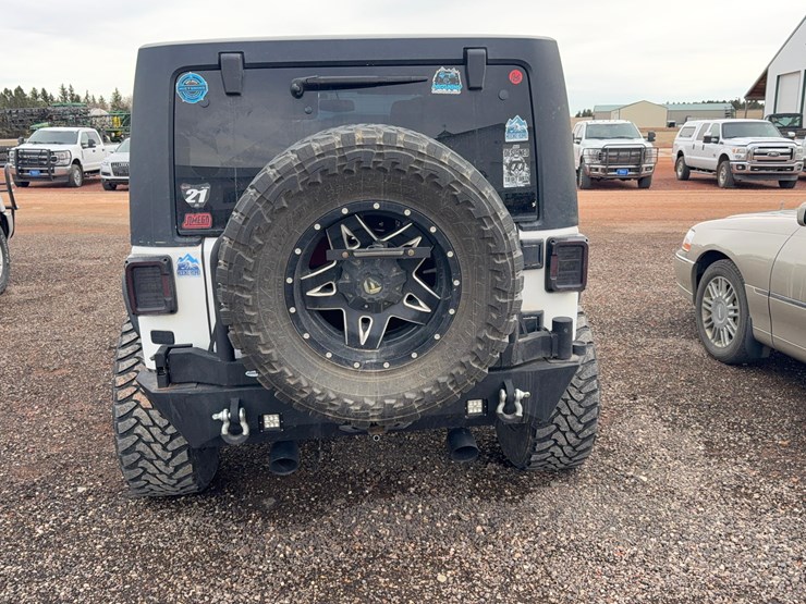 2014-jeep-wrangler-image-12