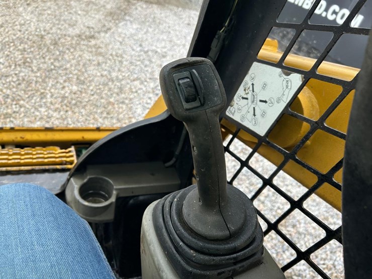 2015-caterpillar-249d-image-25