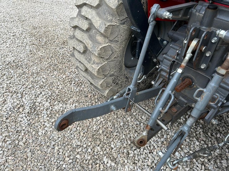 2015-massey-ferguson-1734e-image-15