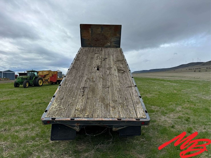 peterbilt-362-image-15