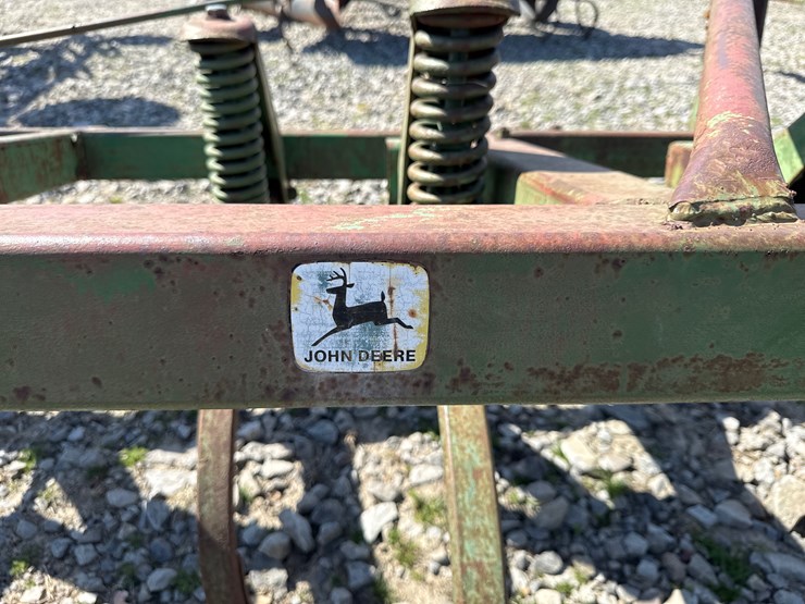 john-deere-17-image-5