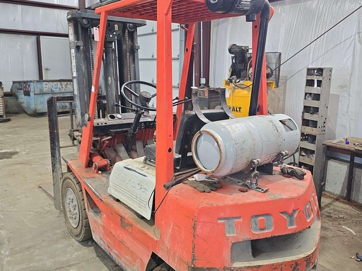 toyota-forklift-,9247-hours,-lp,-4600lb-machine,-side-shift,-3-stage-image-6