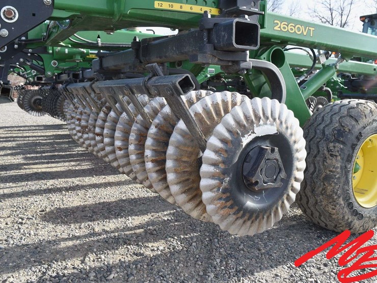 2019-john-deere-2660vt-image-45