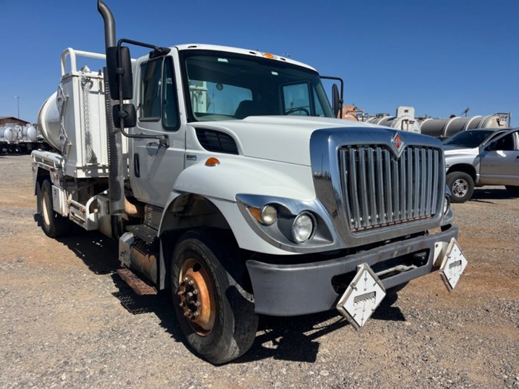 2011-international-workstar-7300-image-3