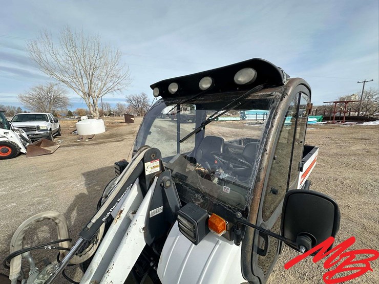 2005-bobcat-toolcat-5600-image-24