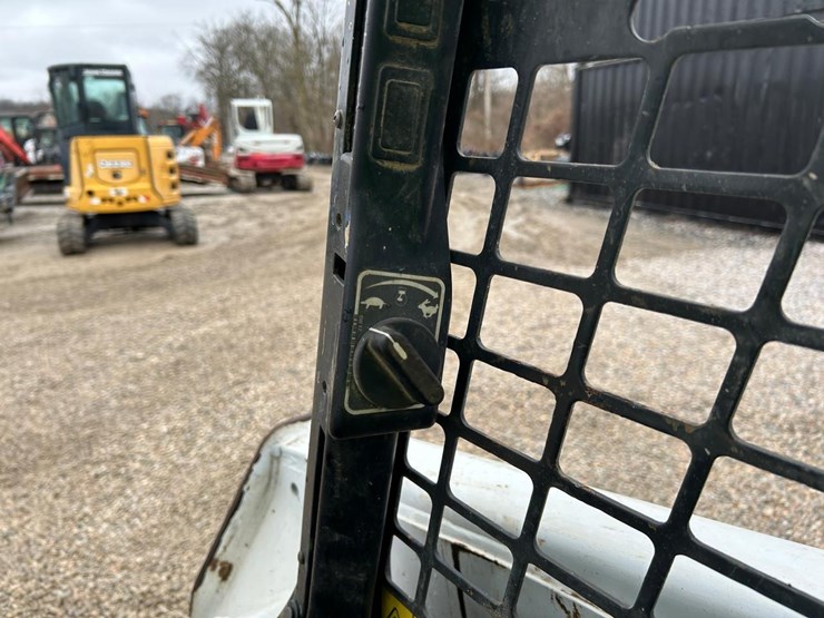 2022-bobcat-t550-image-22