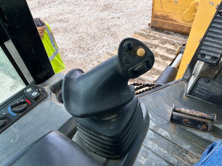 2015-caterpillar-d6k2-lgp-image-28