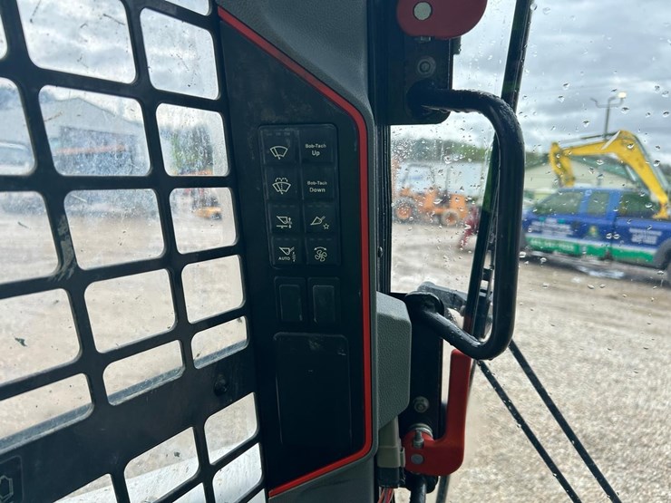 2020-bobcat-t76-image-26