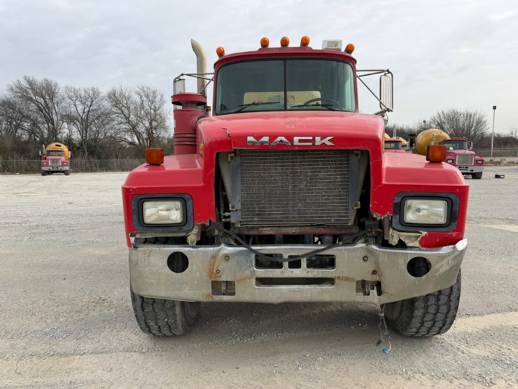 1999-mack-mixer-image-2