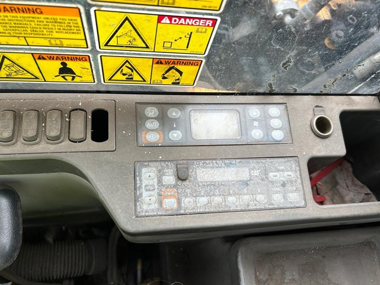 caterpillar-320e-image-26