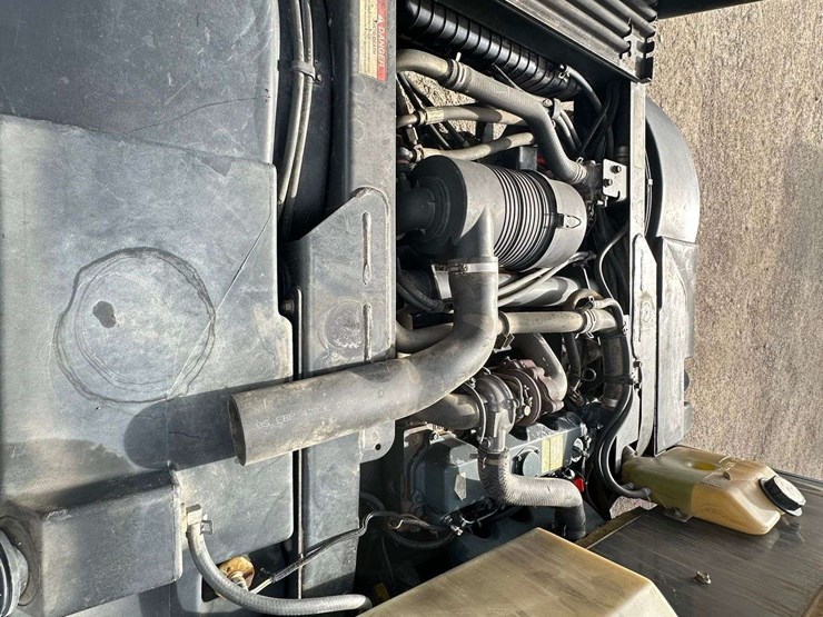 2005-bobcat-toolcat-5600-image-27