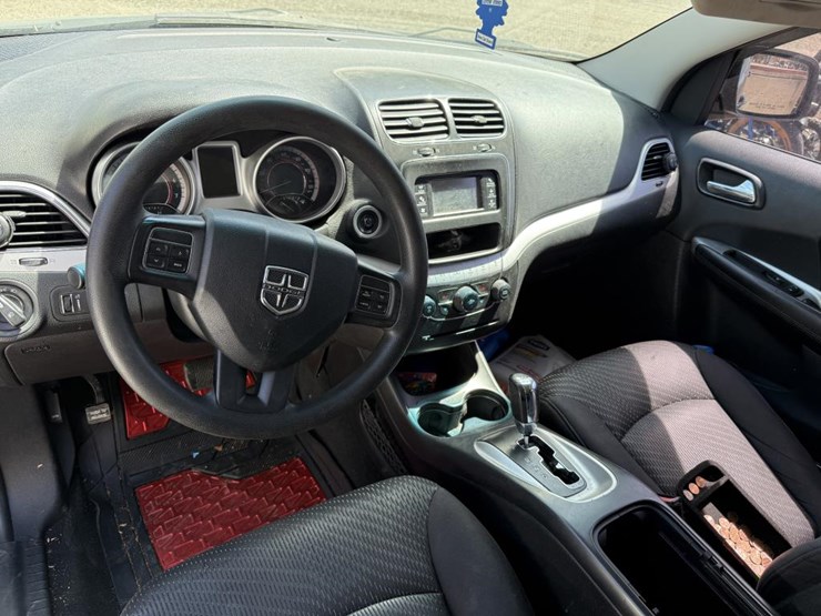 2012-dodge-journey-sxt-image-13