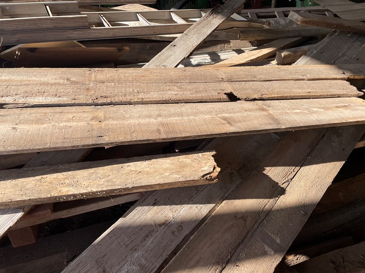 #6069-•-18'-flatbed-wagon-with-contents-image-11