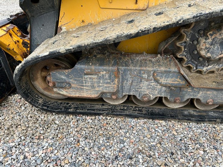 2020-deere-317g-image-19