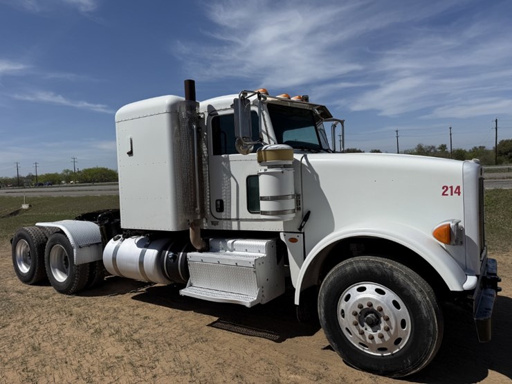 2013-peterbilt-367-image-3