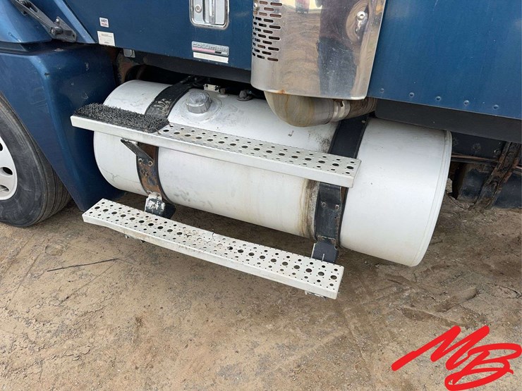 2005-freightliner-columbia-120-image-15