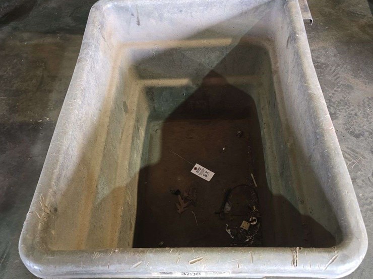 poly-bin-on-casters-image-2