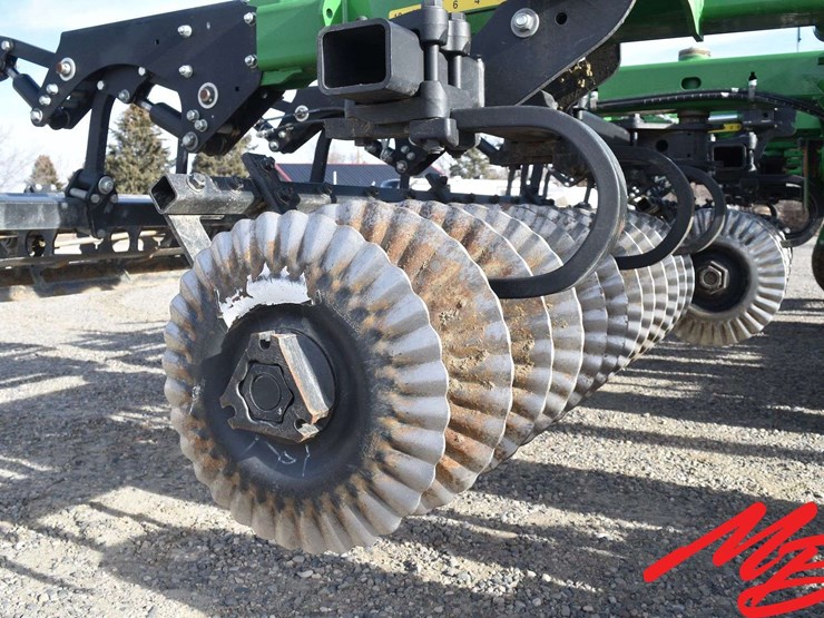 2019-john-deere-2660vt-image-46