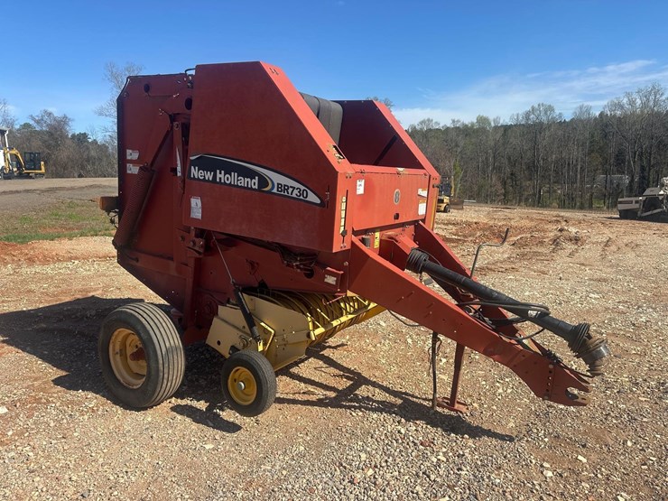 new-holland-br730-image-1