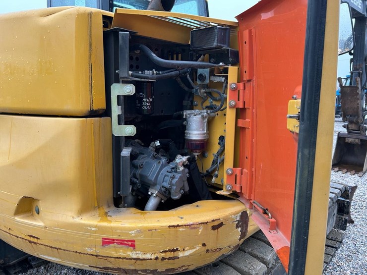 2019-deere-85g-image-15